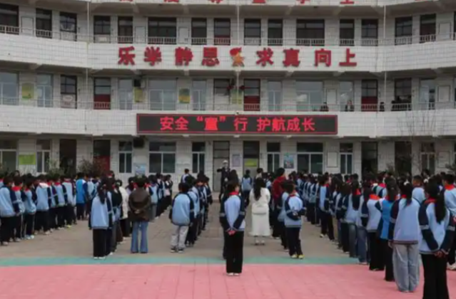 督促家长规范接送行为加强对孩子的日常安全教育凝集家校合力